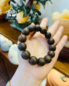 vòng trầm hương hợp tuổi