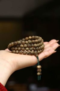 vòng trầm hương hợp tuổi